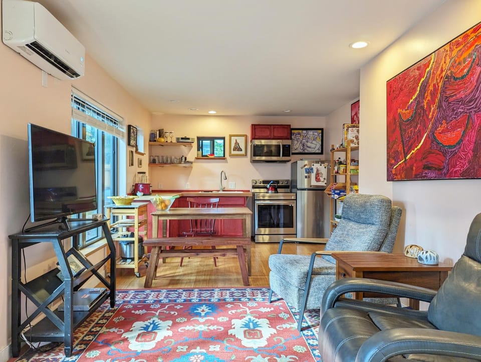 $800 Weekly | $2750 Monthly | Renovated Tinyhome! House in Colorado Springs