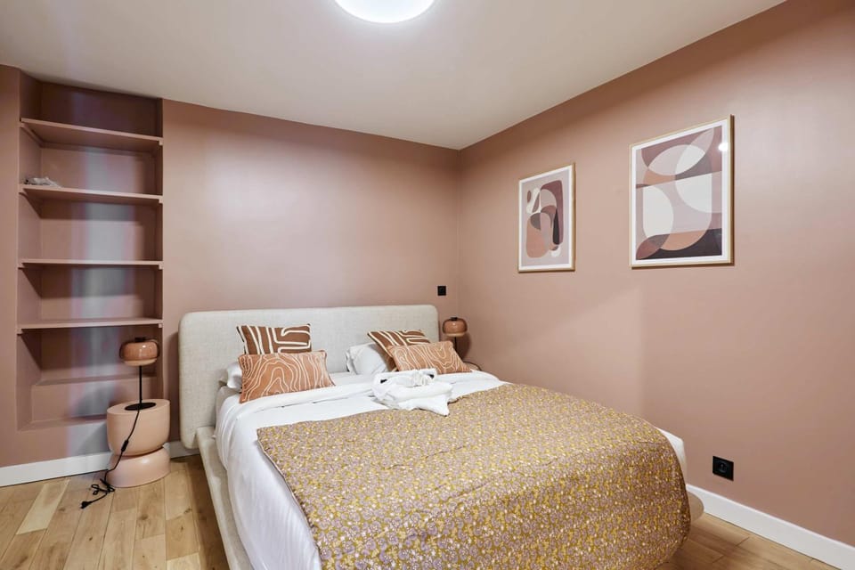 Bright Air-Conditioned Apartment in the Marais Apartment in Paris