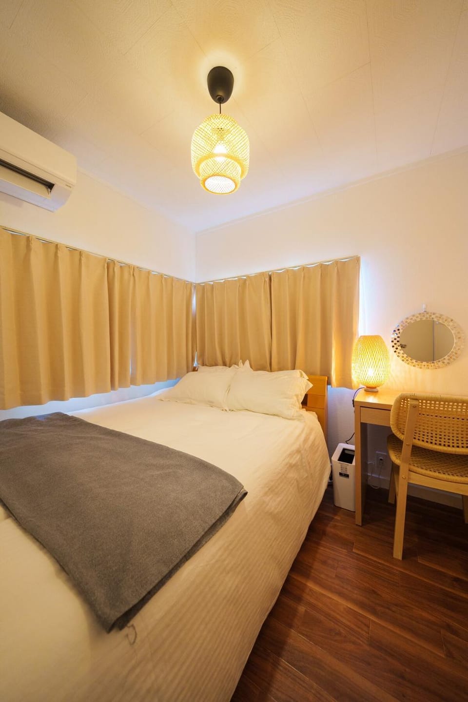 Photo of the whole room, Bedroom, air conditioner