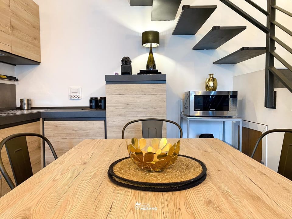 Kitchen or kitchenette, Dining area, stove