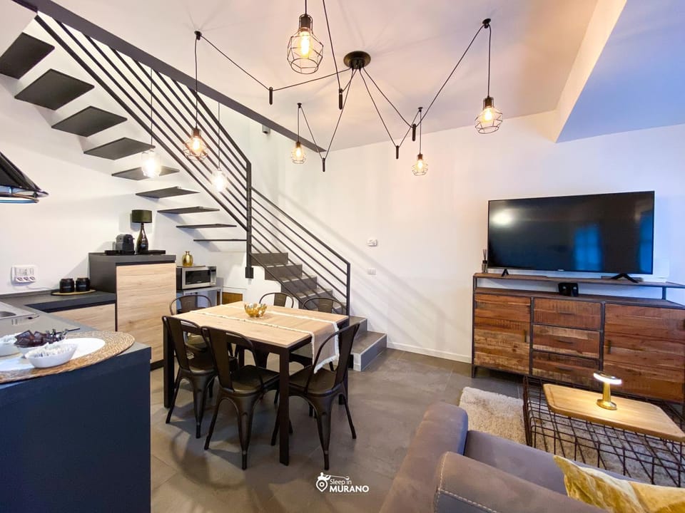 TV and multimedia, Kitchen or kitchenette, Living room, Seating area, Dining area