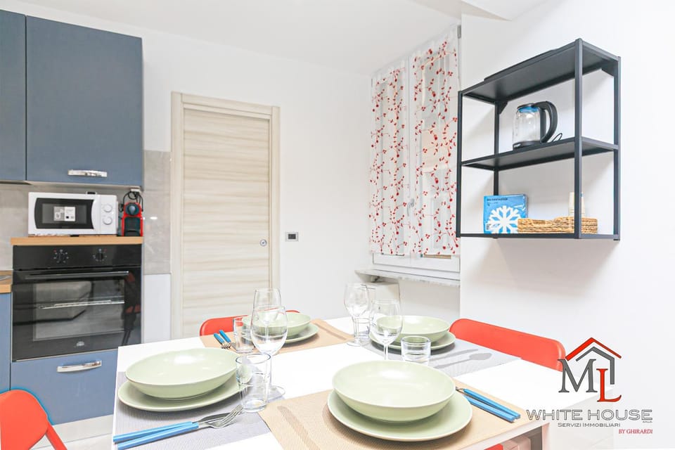 Dining area, kitchen