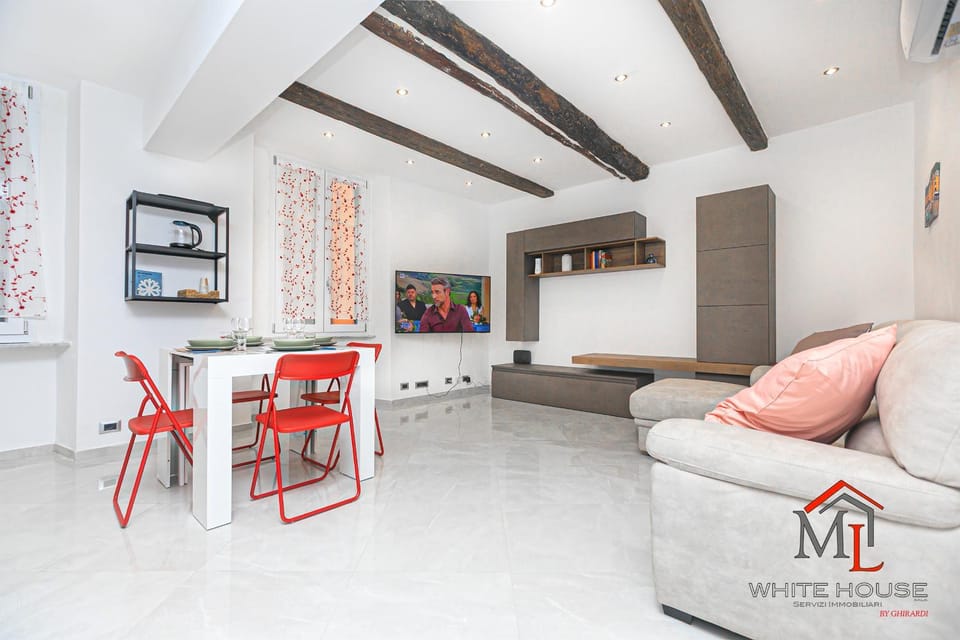 Communal lounge/ TV room, TV and multimedia, Living room, Dining area