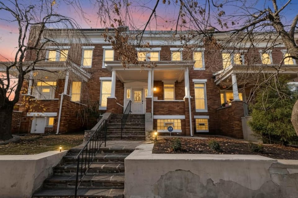 Elegant Reservoir Hill home with parking sleeps 10 House in Baltimore
