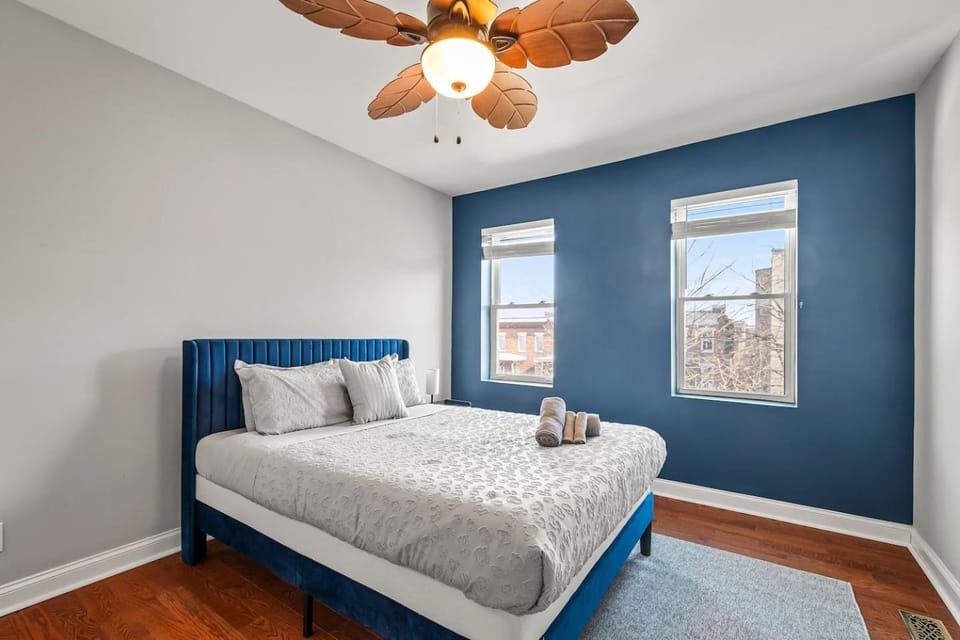 Elegant Reservoir Hill home with parking sleeps 10 House in Baltimore