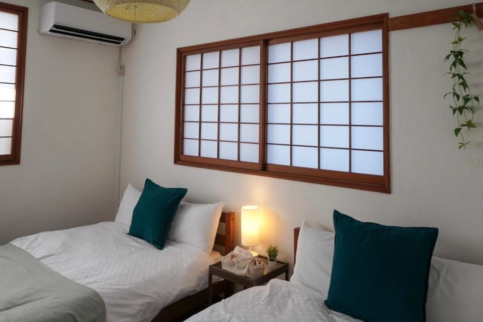 Bed, Photo of the whole room, Bedroom, air conditioner