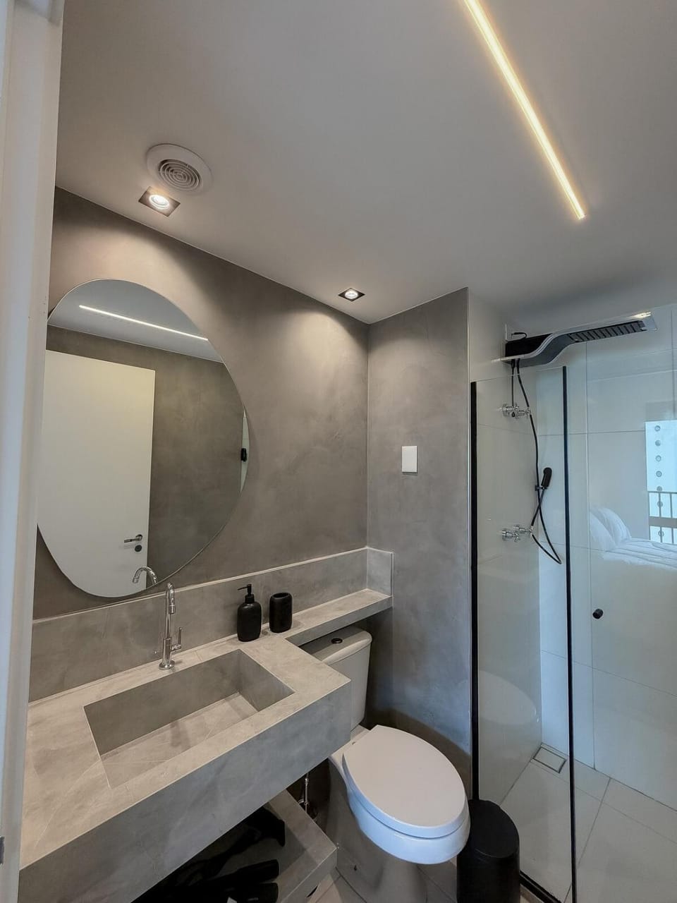 Studio 500 meters from the subway, Pool, Gym, Coworking Apartment in Sao Paulo City