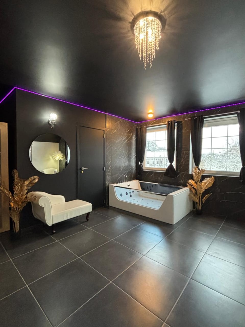 Le Bovary Hotel Suite Diamond Hotel in Wallonia, Belgium