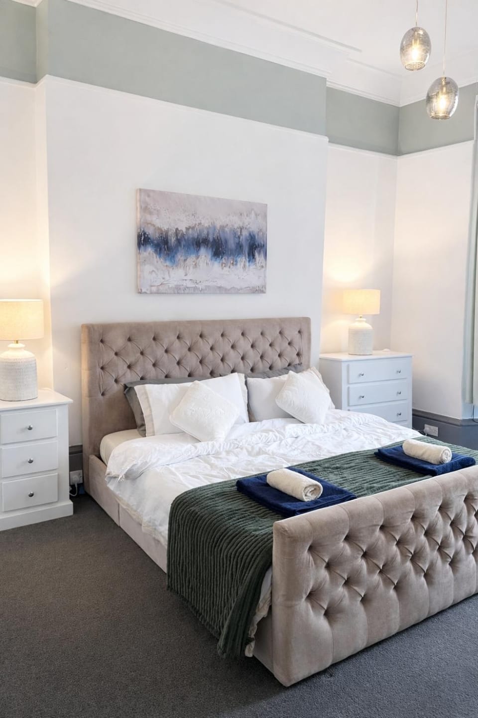 Bed, Bedroom, towels
