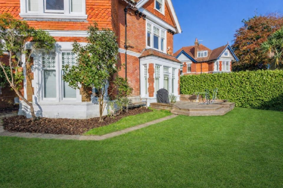 Pinewood Retreat House in Poole