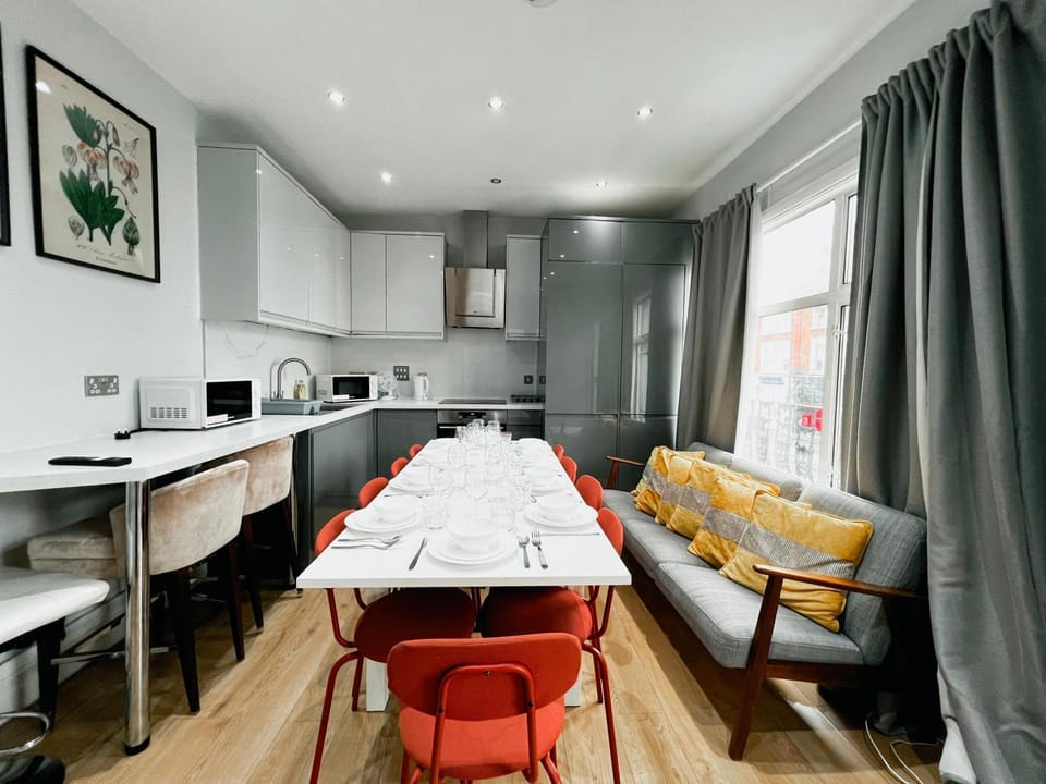 Living room, Seating area, Dining area