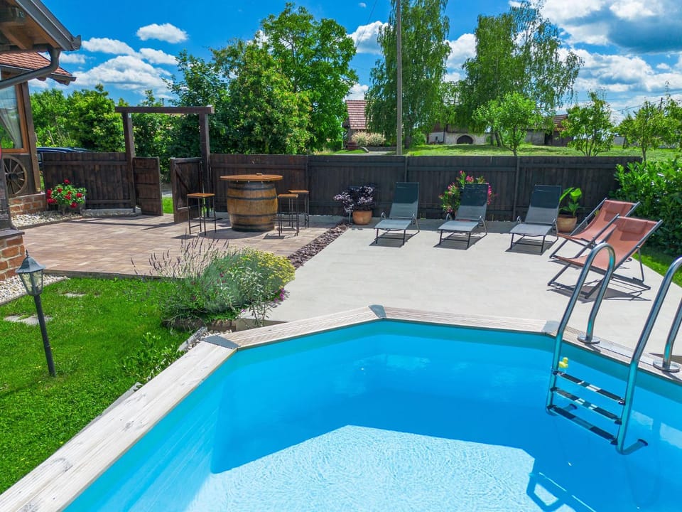 Property building, Balcony/Terrace, Swimming pool, sunbed