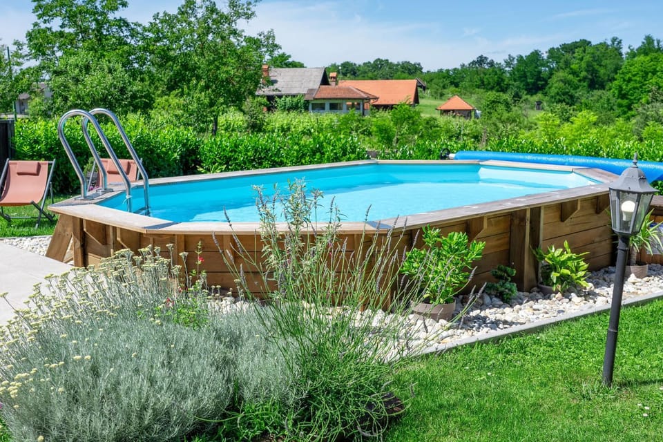 Swimming pool, sunbed