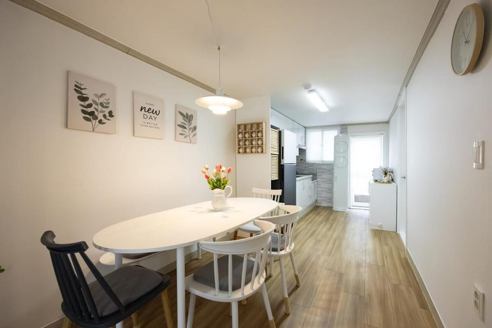 Kitchen or kitchenette, Living room, Dining area
