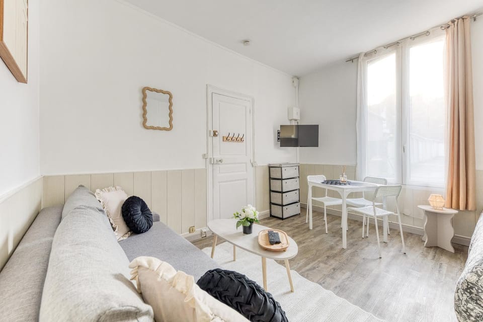 Le Signature Studio Apartment in Dreux