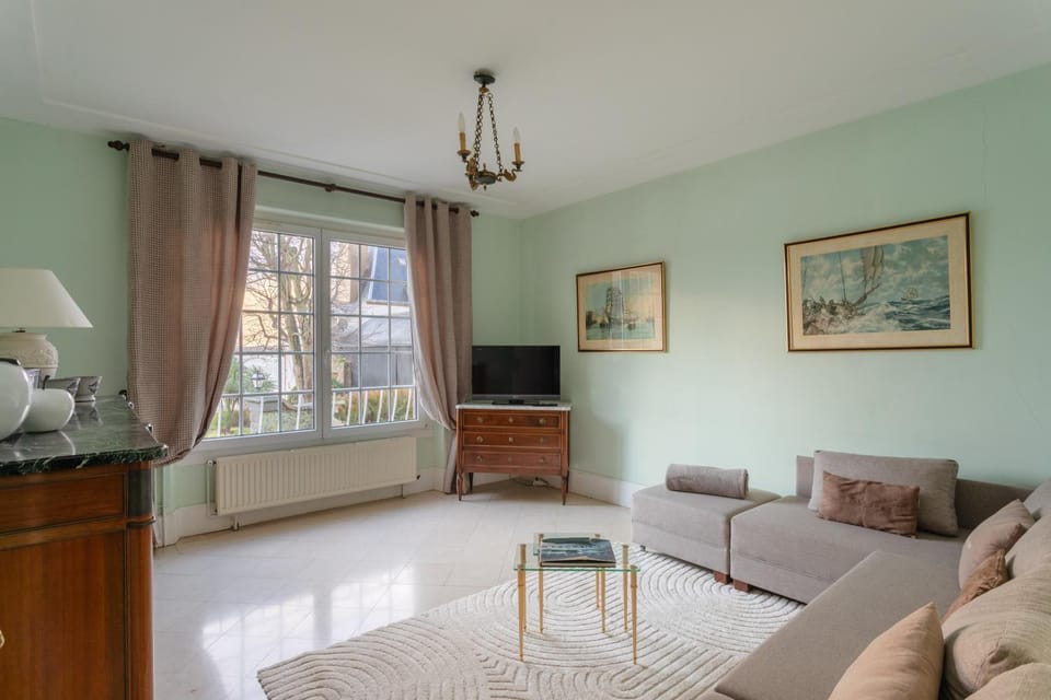 Communal lounge/ TV room, Living room