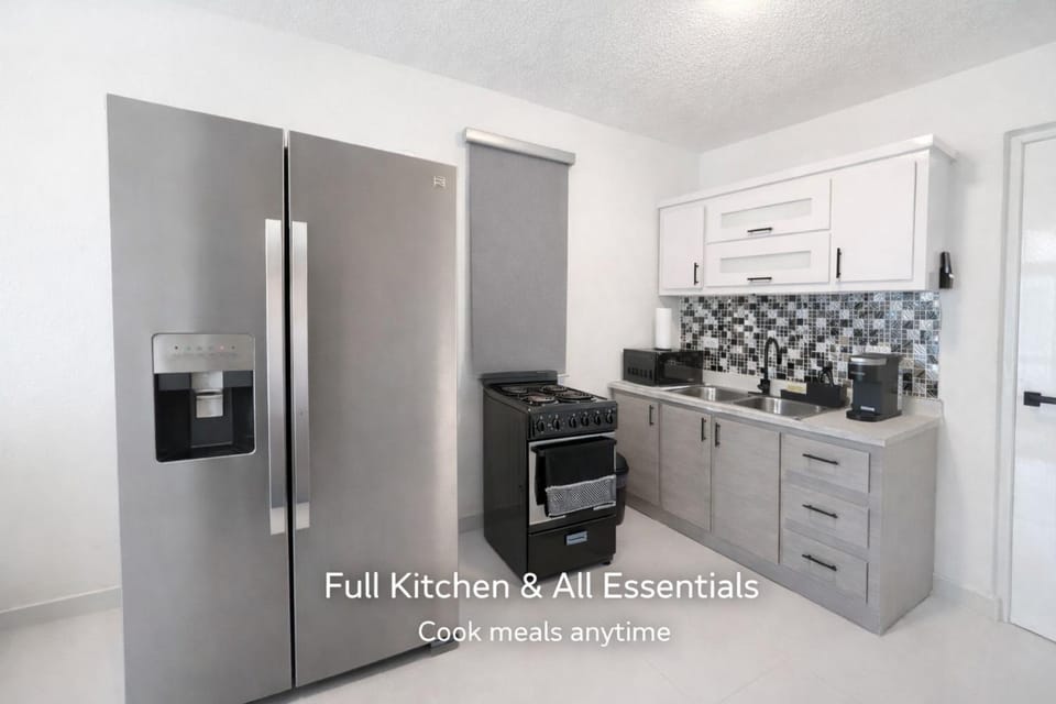 Restaurant/places to eat, Coffee/tea facilities, microwave, oven, stove, toaster, kitchen