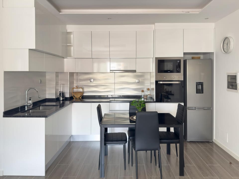 Modern 2-bdr apt with rooftop pool - LCGR Apartment in Praia