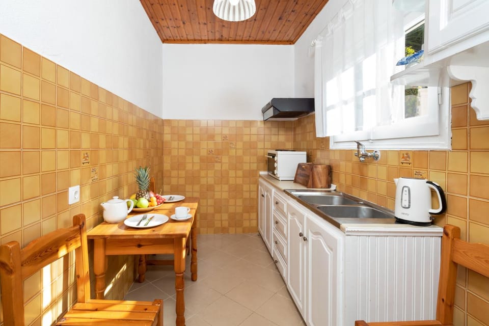 Olga Apartments - 5 minutes away from the beach Apartment in Corfu, Greece
