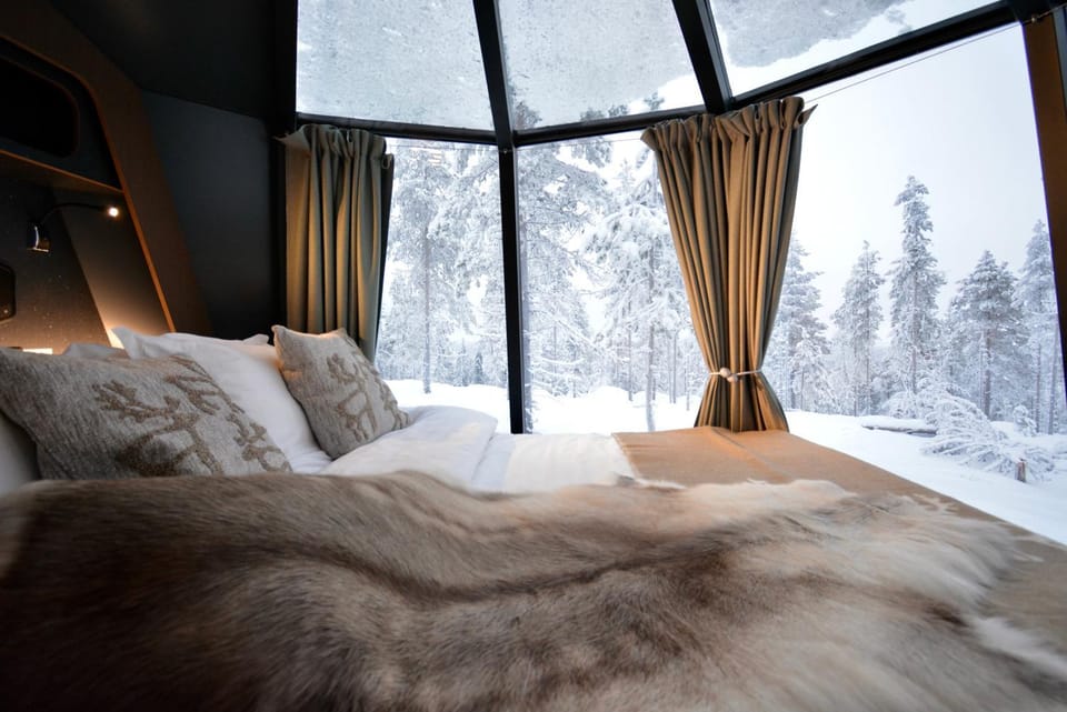 Bed, Natural landscape, Winter, Photo of the whole room, Bedroom, Mountain view