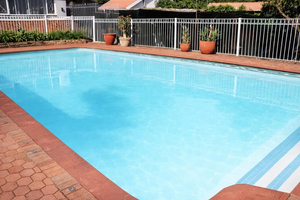 Day, Swimming pool