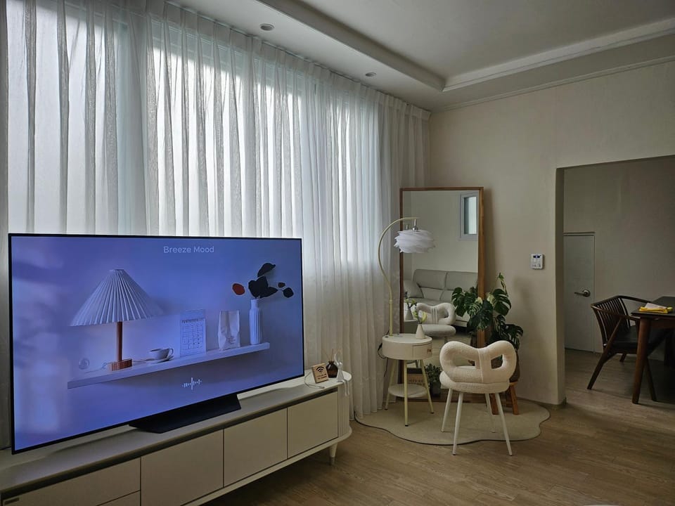 Communal lounge/ TV room