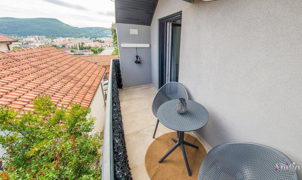 View (from property/room), Balcony/Terrace, Seating area, Mountain view