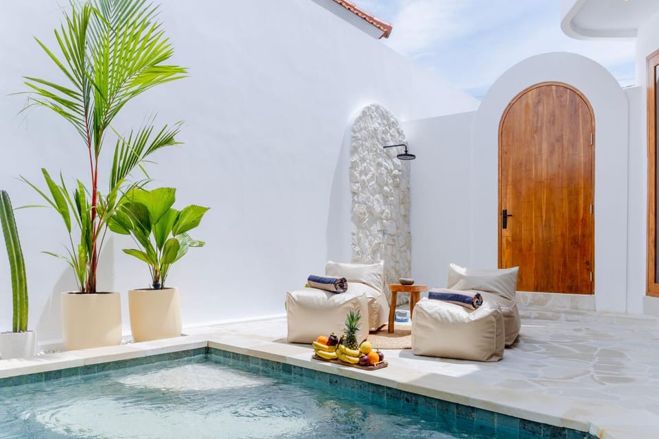 Swimming pool, sunbed