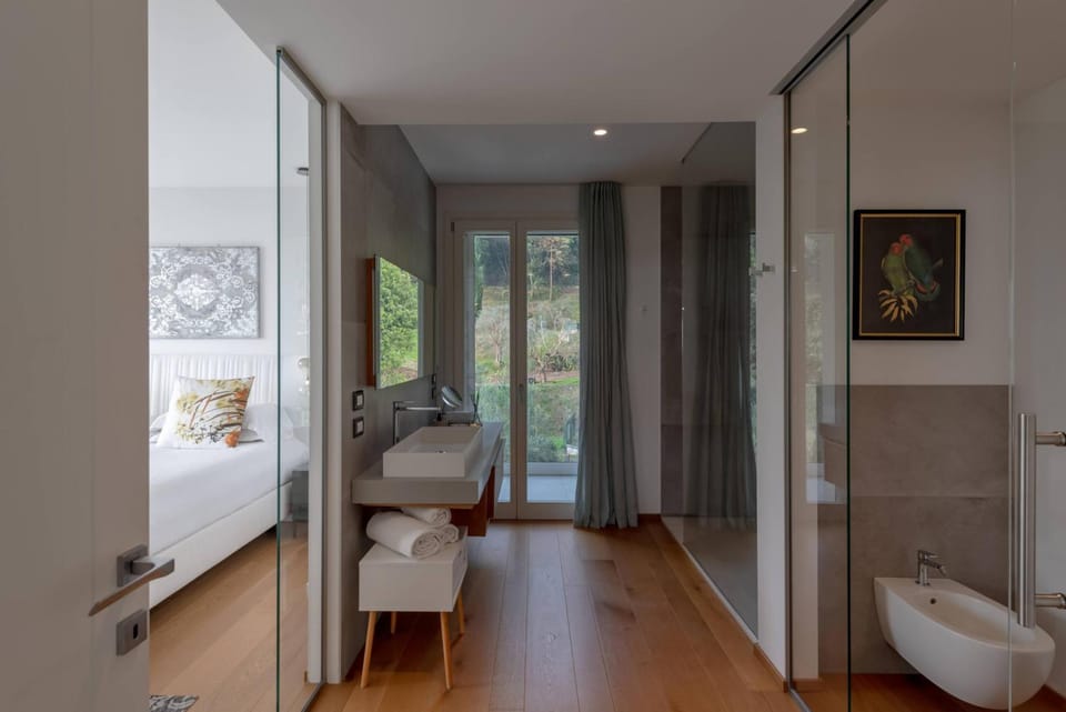 Villa Panorama with wonderful lake view and service car Villa in Lake Garda