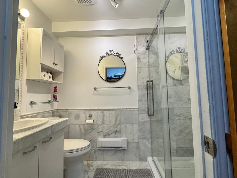 Montreal Hideaway in a Residential area Apartment in Laval
