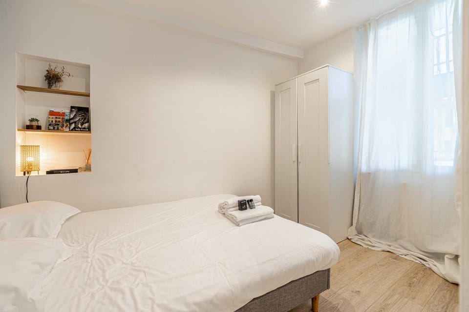 Bedroom, wardrobe
