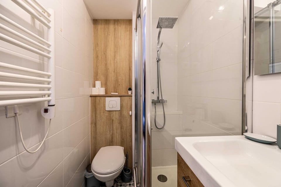 Shower, Toilet, Bathroom