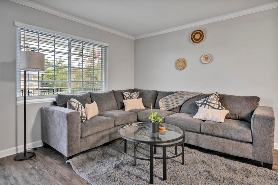 Duke - Pet Friendly 1BR with Gym & Pool Apartment in Durham