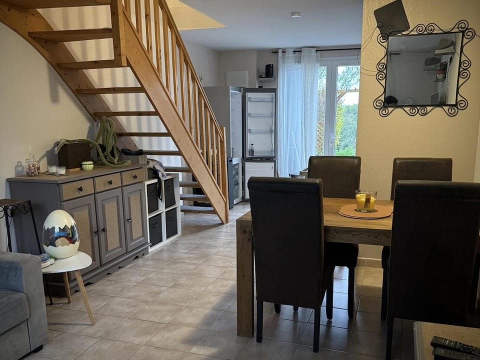 Living room, Dining area