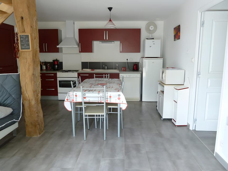 Property building, Kitchen or kitchenette, Living room
