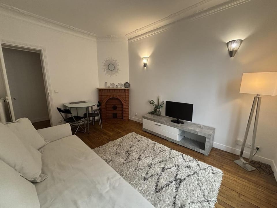 Le Haussmann Charme parisien - Spacieux Apartment in Courbevoie