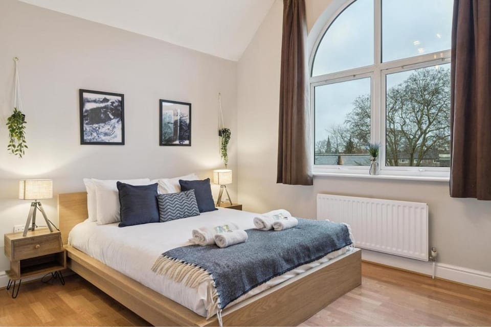 2-Bed Flat - Balcony - Parking - Walk to Castle - By Tempstay Apartment in Windsor
