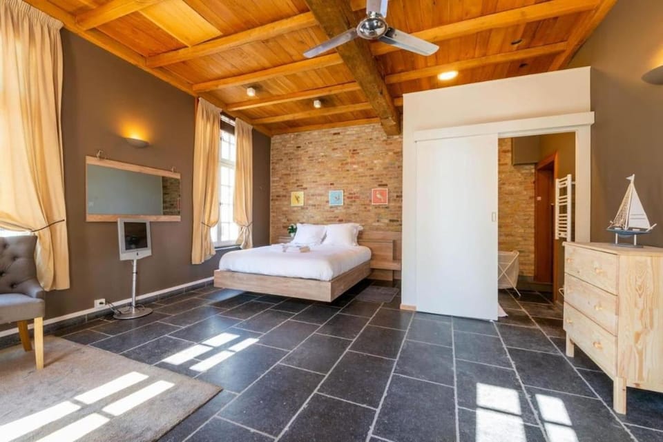 Historic Comfort & place in Charming Damme Apartment in Bruges