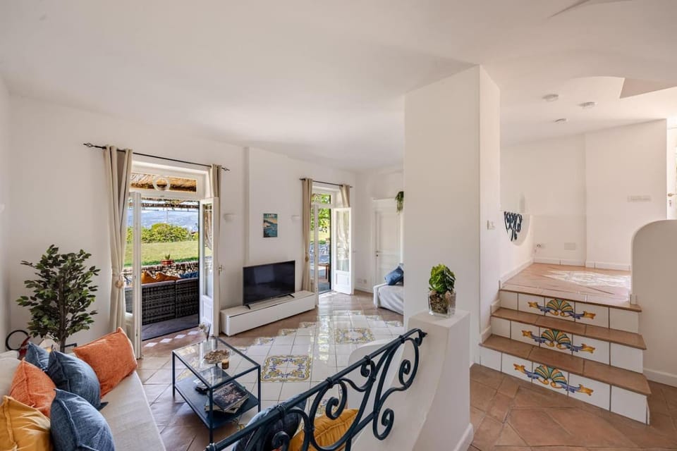 Communal lounge/ TV room, Kitchen or kitchenette, Living room, Seating area, Dining area