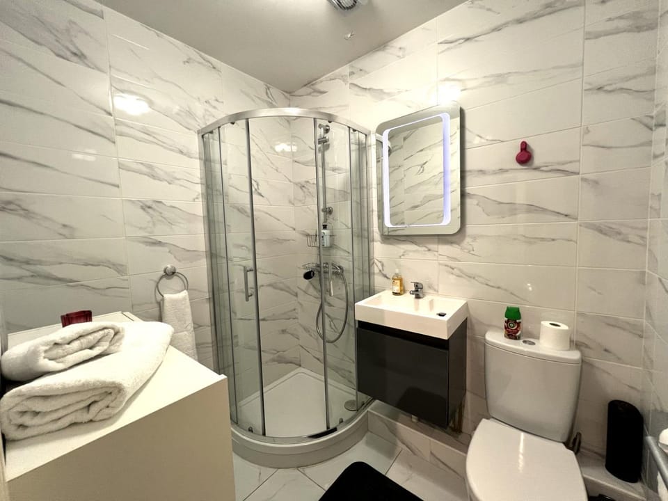 Bathroom, towels