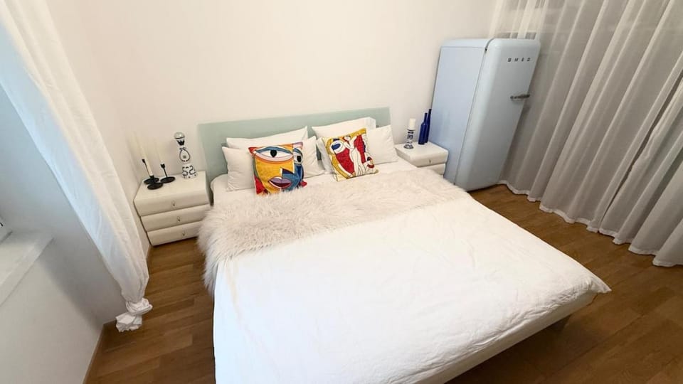 Geräumiges Zimmer in charmantem Altbau Apartment in Zurich City