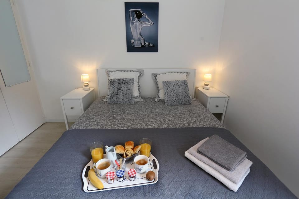 Bed, Bedroom