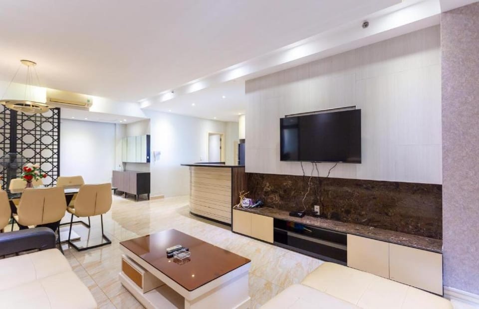 Peaceful Sunrise Apartment near District 1, Pool, Gym and City View Apartment in Ho Chi Minh City