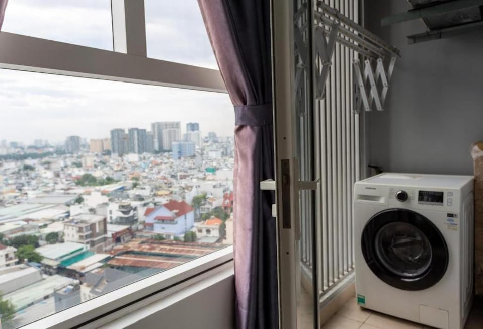 Peaceful Sunrise Apartment near District 1, Pool, Gym and City View Apartment in Ho Chi Minh City