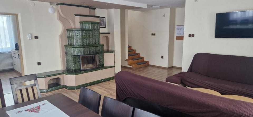 Communal lounge/ TV room, TV and multimedia, Living room, Seating area