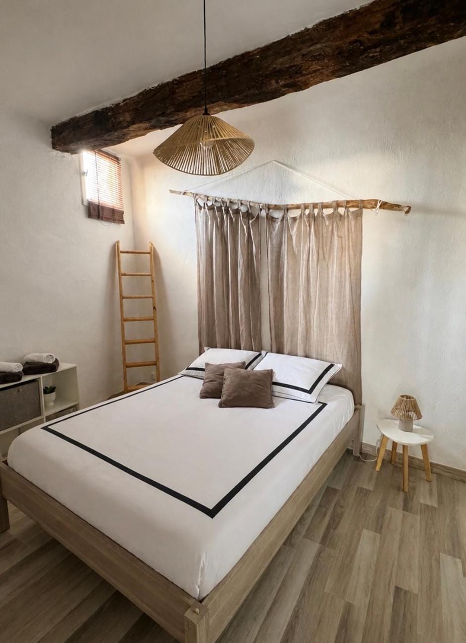 Appartement lumineux au cœur du village Apartment in Roquebrune-sur-Argens