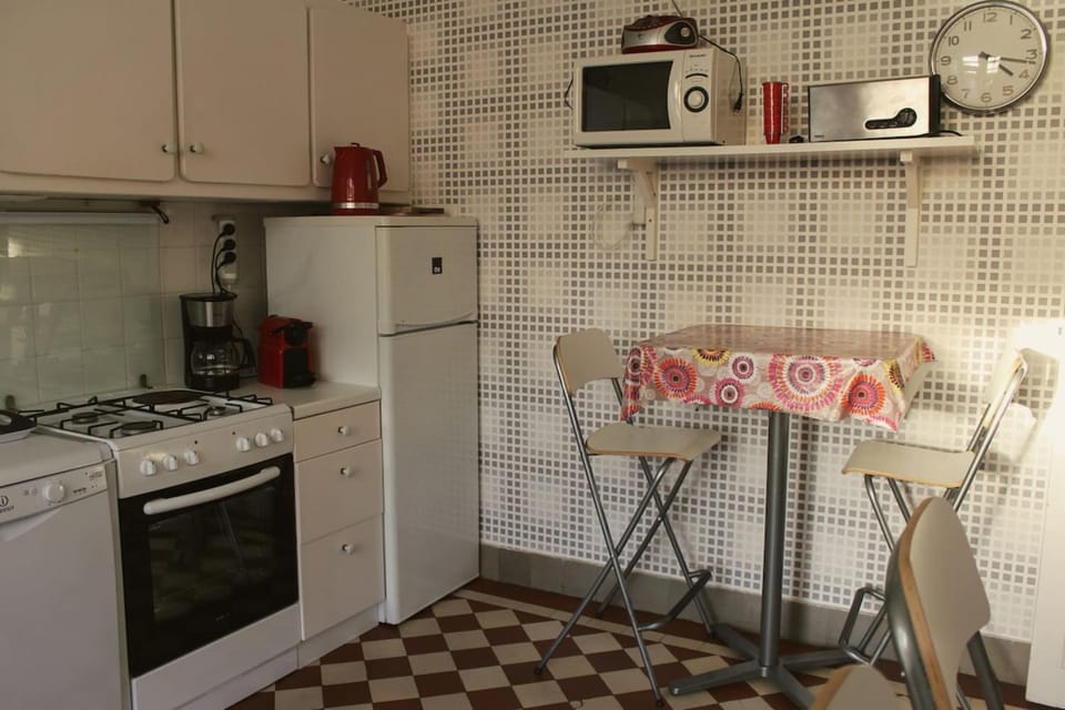 dishwasher, oven, stove, toaster