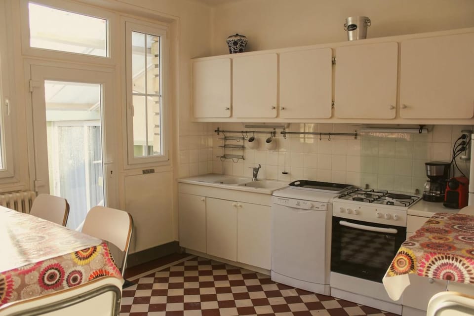 Kitchen or kitchenette, dishwasher, oven, stove