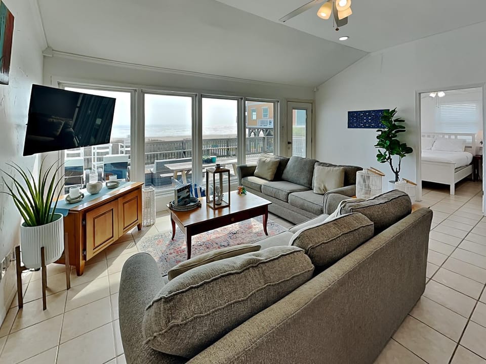 TV and multimedia, Living room, Seating area, City view, furniture