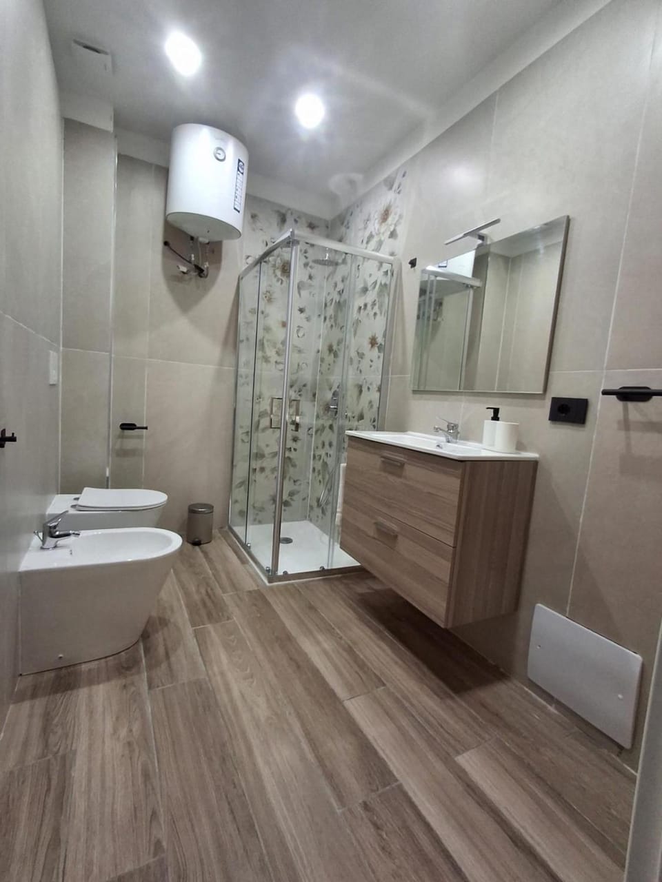 Shower, Toilet, Bathroom, towels